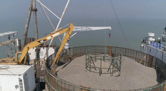 打破國外技術壟斷!南網超高壓首(shǒu)次自主完成國(guó)內500千伏海底電纜拋石保護 打破國外技術壟斷(duàn)!南網(wǎng)超高壓首次自主完成(chéng)國內500千伏海底電纜拋石保護