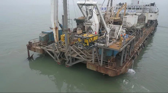 打破國外技(jì)術壟斷!南網超(chāo)高壓首次自主完成(chéng)國(guó)內500千伏海(hǎi)底電纜拋石保(bǎo)護 打破國外技術壟斷(duàn)!南網超高壓首次自主(zhǔ)完成國內500千伏海底電纜拋石(shí)保護