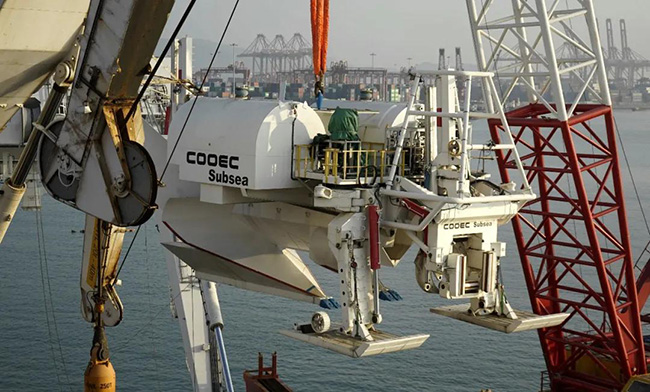 我國首次深水犁式挖溝機海試成功