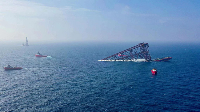 亞洲第一(yī)深水導(dǎo)管架“海基一號”海上安裝就位 亞洲第一(yī)深水導管架“海基一號(hào)”海上安裝就位(wèi)