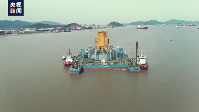 我國首創筒型基礎專用浮運平台在寧波象山順利出港