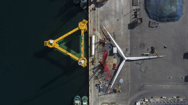 扶搖直上 築夢深藍——國內首台（tái）深遠海浮式風電裝備運抵湛江！