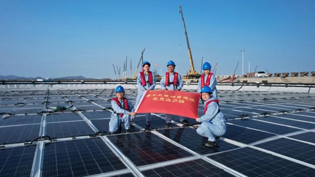 全（quán）球首個！國家電投（tóu）山東分公司深遠海風光（guāng）同場漂浮式光伏項目發出第一度電