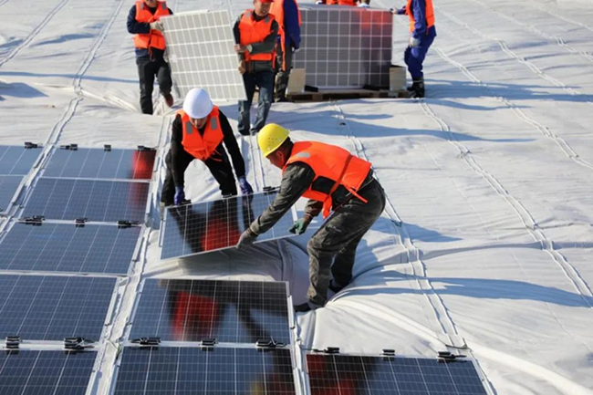 全球首個！國家電投山東分公司深遠海風（fēng）光同場漂浮式光伏項目發出第一（yī）度電