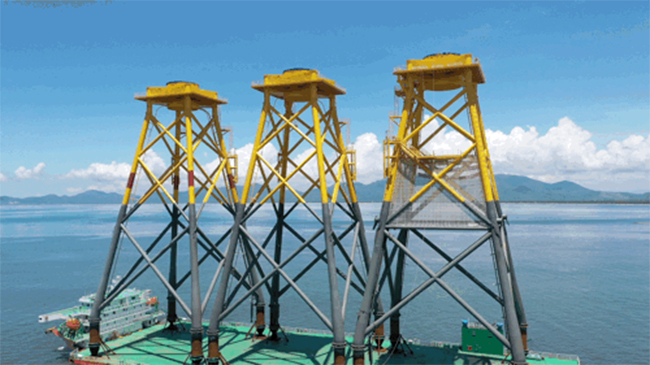 全球首台“導管架風機(jī) 網箱”風漁融合一體化裝備順利(lì)完成(chéng)海上安裝 全(quán)球首台“導管(guǎn)架風機 網箱”風漁融合一(yī)體化裝備順利完成海上安(ān)裝