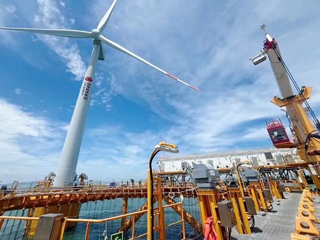 全球首座風漁融合浮式平台投產發電 全球首座風漁融(róng)合浮式平台投產發電