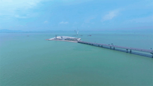 大國重(chóng)器!全(quán)球最大漂浮式風電平台啟航出(chū)海 大(dà)國重器!全球最大漂浮式風電平台啟航出海