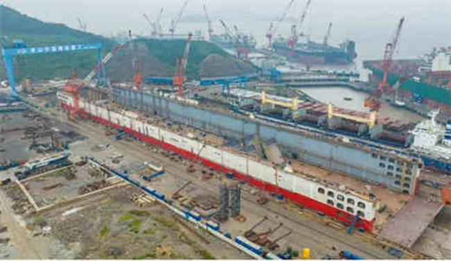 舟山中遠海運重工75000噸舉力浮船塢順(shùn)利實現大合攏節點 舟山(shān)中遠海運重工75000噸舉力浮船塢順利實現大合攏節點