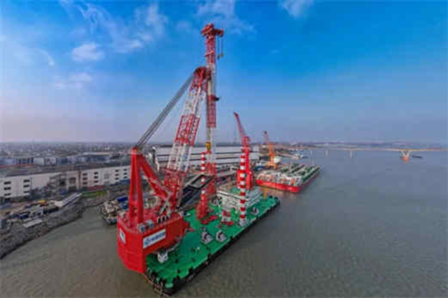 國內首艘自主研製110米架高旋轉式打樁船“三航樁22”交付 國內首艘自主研製110米架高旋轉式打樁船“三航樁22”交付