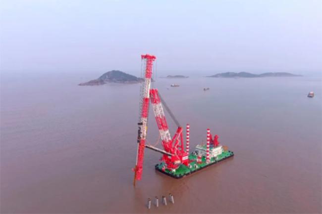 國內(nèi)首艘110米架(jià)高旋轉式打樁船“三航樁22”完成首秀 國內首艘110米架高旋轉式打樁船(chuán)“三(sān)航樁22”完成首秀(xiù)