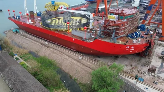 12000噸!國產最(zuì)大載纜量鋪(pù)纜船“綠電”號成(chéng)功下水 12000噸!國產最大載纜量鋪纜船“綠電”號成功下水