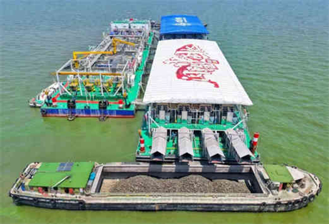 世界首創!振華重工建造的“太湖之光”正(zhèng)式投用 世界首創!振華重(chóng)工(gōng)建造的(de)“太湖之光”正式(shì)投用(yòng)