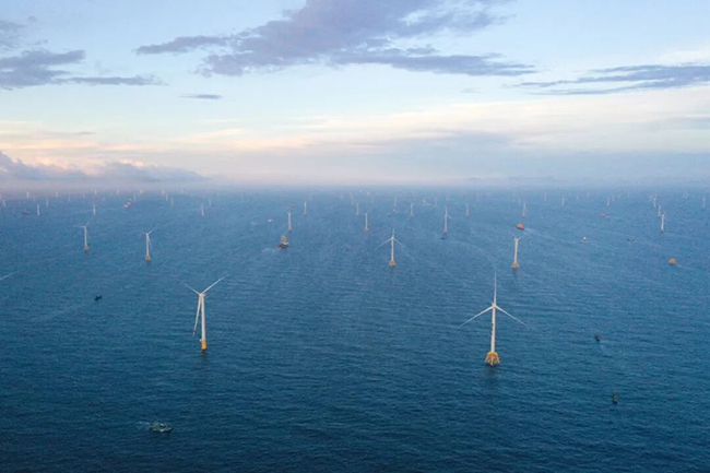 全球最大26兆瓦級海上風電機組成功吊裝 全球最大26兆(zhào)瓦級海上(shàng)風電機組成功吊裝