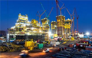 全球（qiú）首個！海油（yóu）工程（chéng）完成萬噸級半潛式儲油平台船體建（jiàn）造