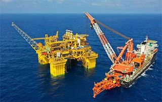 國內首條1500米水深鋼製懸鏈線立管成功回接