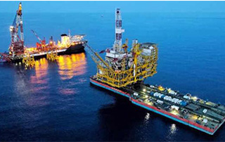 我國（guó）自主設計建造最大海上原油生產平台安裝完成