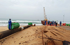 尼（ní）日爾-貝寧原油外輸（shū）管線項目海上終端工程-近岸段海底管線均已順利拖拉就位