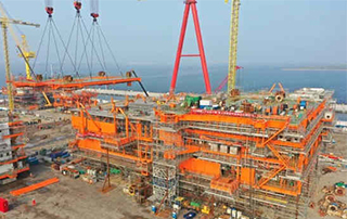 我國首個海（hǎi）洋油氣裝備“智能製造”項目上部組塊全麵封頂