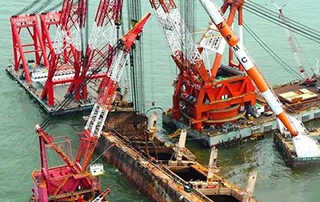 全球首例！半（bàn）潛船（chuán）配合浮吊船成功安裝海上升壓站導管架