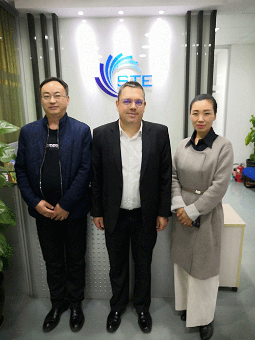 我司與GEOCEAN ENTREPOSE公司（sī）洽談合作